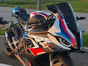 BMW M1000RR