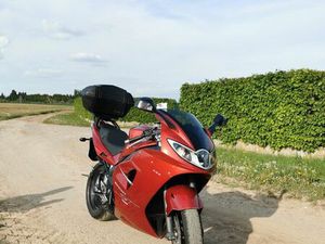 TRIUMPH SPRINT ST 1050