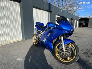 YAMAHA R6