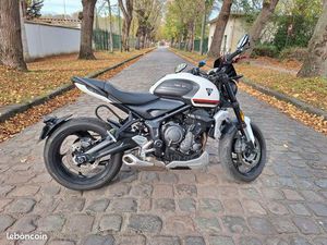 TRIUMPH TRIDENT 660