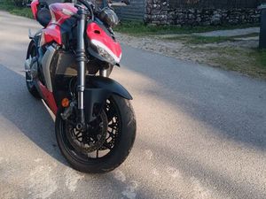 DUCATI STREETFIGHTER V2