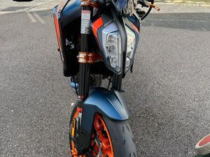 KTM 890 DUKE R