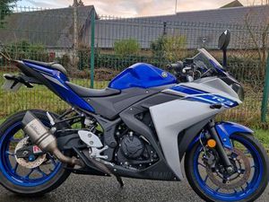 YAMAHA R3