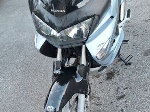 VARADERO 1000 HONDA AVEC BAGAGERIE