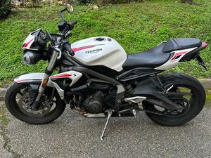 MOTO STREET TRIPLES S A2