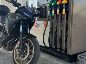 YAMAHA TRACER 700 GT SHIFTER UP + TOP CASE ET VALISE LATÉRALE