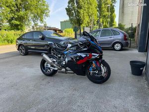 BMW M1000RR PREMIÈRE MAIN