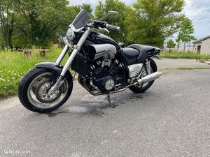 YAMAHA 1200 V-MAX