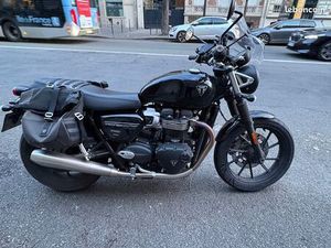 TRIUMPH SPEED TWIN 900