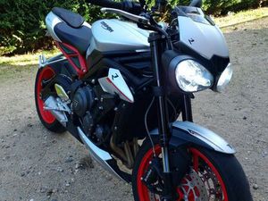TRIUMPH STREET TRIPLE 765 R
