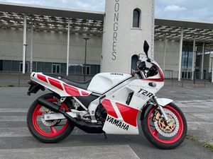 MOTO YAMAHA TZR 250