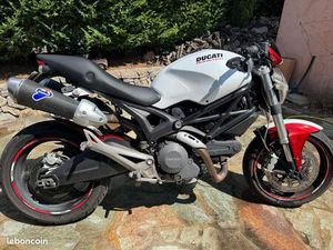 DUCATI MONSTER 696+ 2009