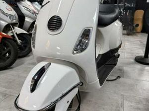 VESPA LX WIT 25KM — SCOOTERS | VESPA — MARKTPLAATS