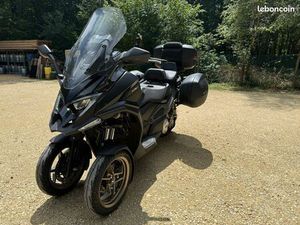 KYMCO CV3 FULLBLACK 550 CM3