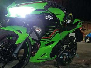 KAWASAKI NINJA 400 PERFORMANCE VERDE