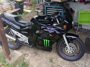 SUZUKI GSX 750 F
