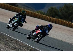 TRIUMPH DAYTONA 675 - RENNUMBAU