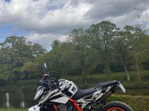 KTM 890 DUKE R