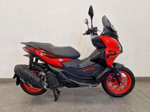 BIJNA NIEUWE APRILIA SR GT 200 UIT 2025 MET PAS 2537 KM — MOTOREN | APRILIA — MARKTPLAATS