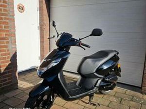 PEUGEOT KISBEE 2020 - NETTE STAAT, ONDERHOUDEN — SCOOTERS | PEUGEOT — MARKTPLAATS