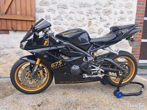 TRIUMPH DAYTONA 675