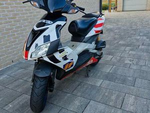 ② APRILLIA SR50 2004 2 TEMPS À DOUBLE DISQUE (CARBURATEUR)