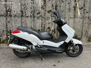 XMAX YAMAHA 125