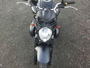 MOTO SUZUKI 650 GLADIUS