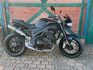 TRIUMPH SPEED TRIPLE 1050