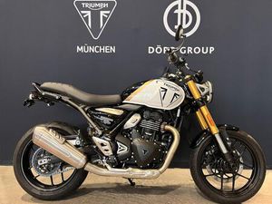 TRIUMPH SPEED 400 IN PEARL MET WHITE / BLACK UMGEBAUT!