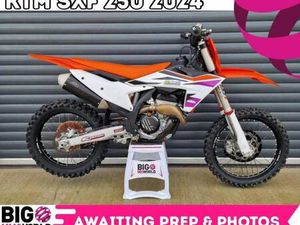 KTM SXF 250 2024 - ONLY 43 HOURS - PISTON @ 40HRS - LOW HRS, MINT & STOCK