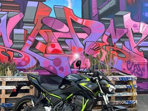 KAWASAKI Z650 + ACRAPOVIC