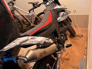 APRILIA SX 125 SUPERMOTO 2024, 1600KM, FAST NEUWERTIG