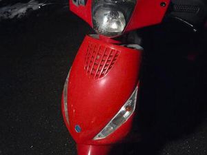 BIETE HIER EINE PIAGGIO ZIP ALS 4T AN