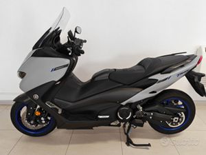 YAMAHA T-MAX 560