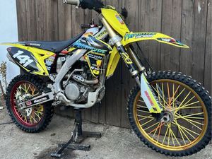 SUZUKI RM-Z 250 WTRYSK REMONT STARE CZESCI ZDJECIA BOLKÓW
