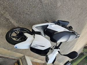 PEUGEOT TWEET 125 COMME NEUF, IDÉAL POUR LA VILLE!