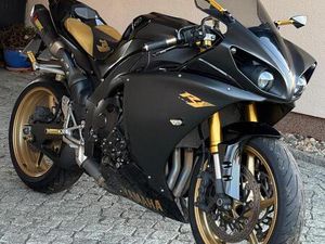 YAMAHA R1 RN22