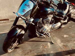 SUZUKI BOULEVARD