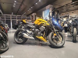 TRIUMPH STREET TRIPLE