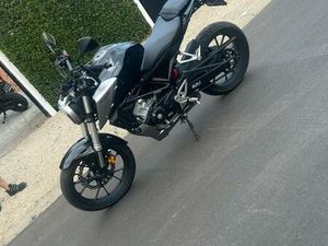 ② HONDA CB125R - NIEUWSTAAT! - 2600 KM