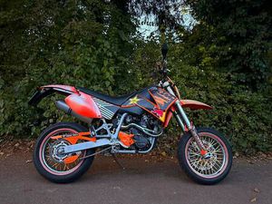 DIE KTM 640 LC4, 25KW MIT WENIG KILOMETERN CANTON BERNE -