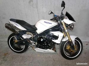 TRIUMPH STREET TRIPLE 675