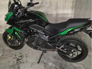 MOTO KAWASAKI VERSYS