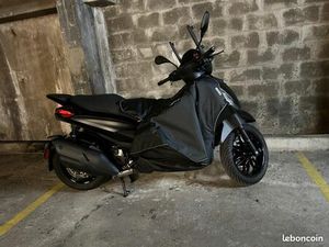 BEVERLY 400 DEEP BLACK HPE ◊