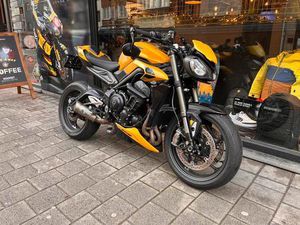 ② TRIUMPH STREET TRIPLE RS COSMIC YELLOW
