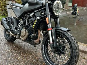 ② HUSQVARNA 125 SVARTPILEN 2022 ABS