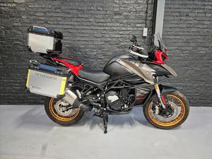 ② MOTEUR QJMOTOR SRT 800 SX TOURING AUX CONDITIONS D'UN SALON