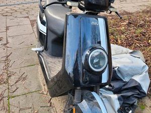 NIU N PRO 2019 MIT ZWEI AKKUS ELEKTROROLLLER