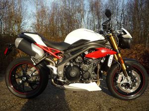 TRIUMPH SPEED TRIPLE R 1050 1. HAND SCHECKHEFT GEPFLEGT